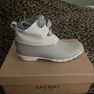 Sperry seer sucker grey women’s boots